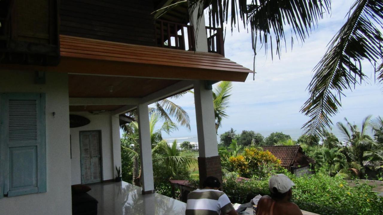 Dikaloha Surfschool And Stay Airsatang Exteriör bild