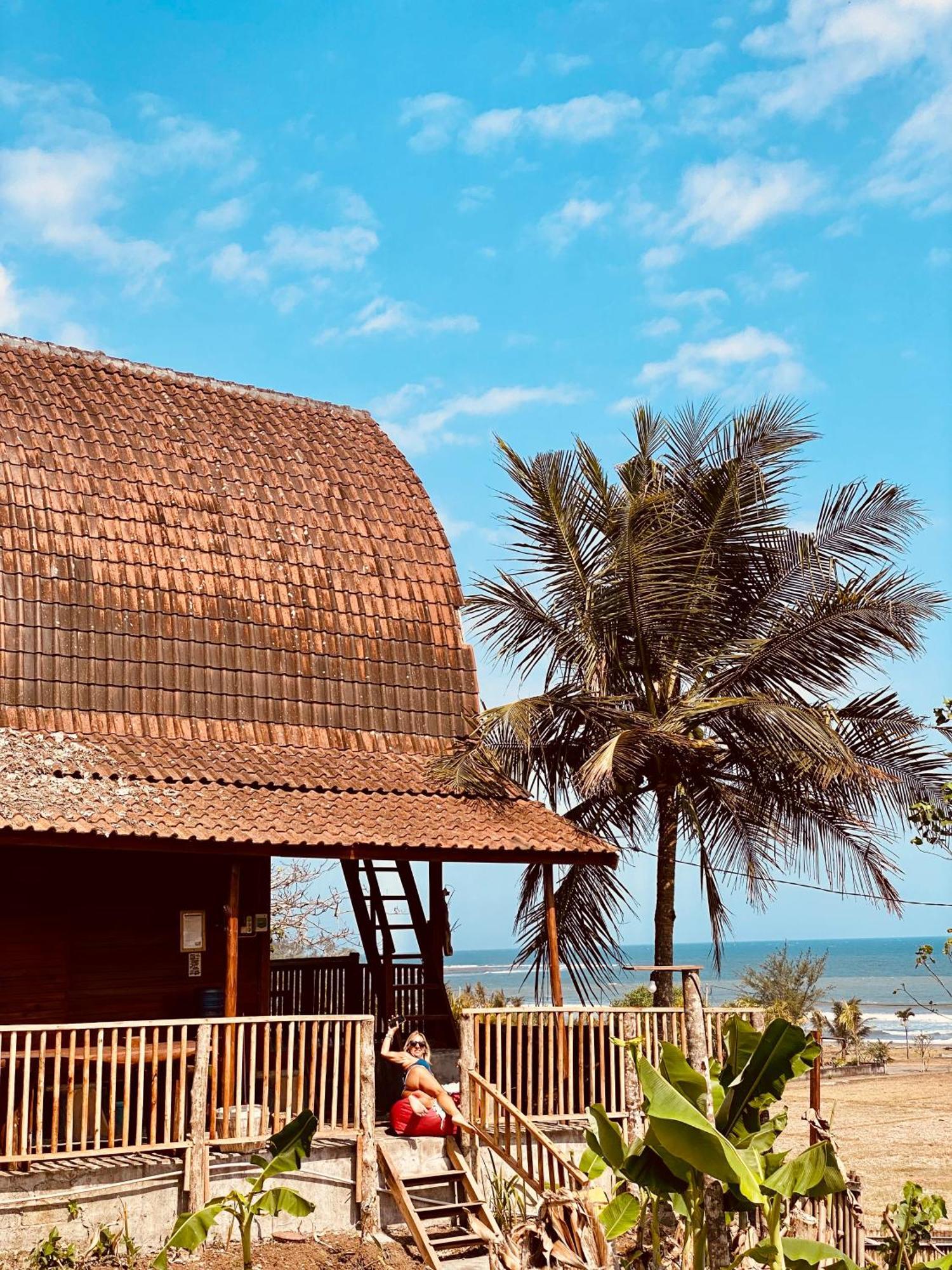 Dikaloha Surfschool And Stay Airsatang Exteriör bild
